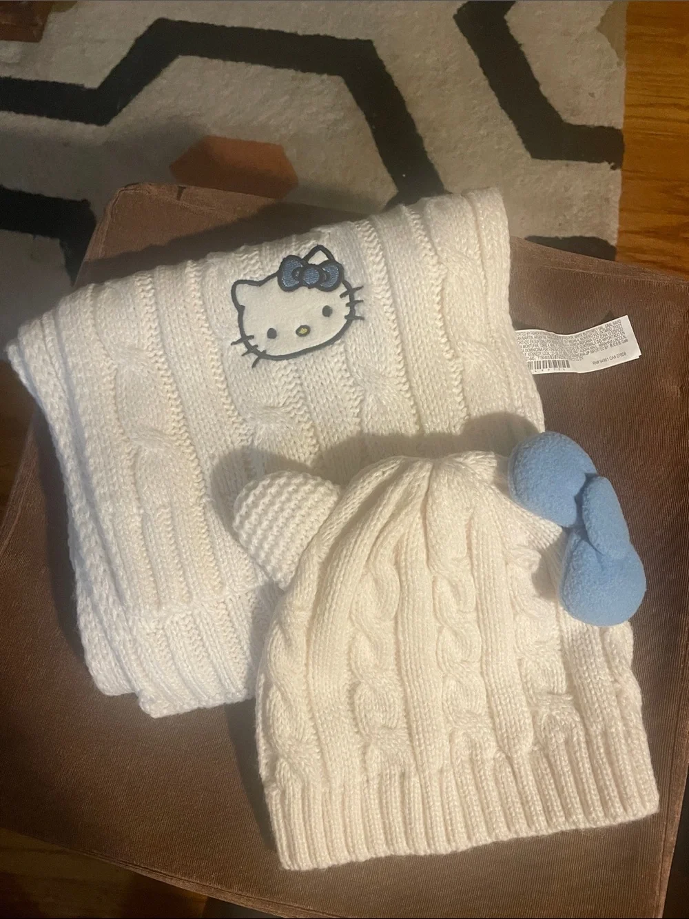 Hello Kitty Forever 21 Girls Cream Cable-Knit Matching Hat & Scarf Set Blue Bow